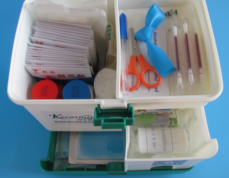 廠家直銷(xiāo)家庭急救箱/便攜式急救箱/車(chē)載傷口護(hù)理箱