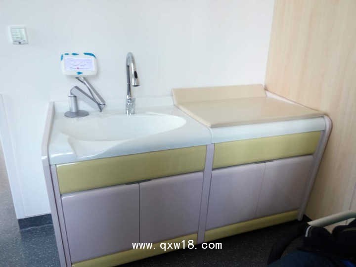 嬰兒洗浴設(shè)備