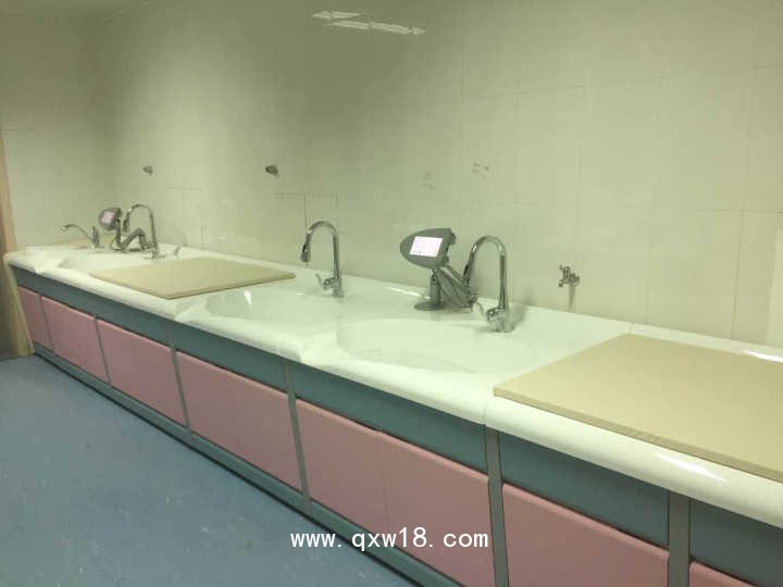 嬰兒洗浴設(shè)備