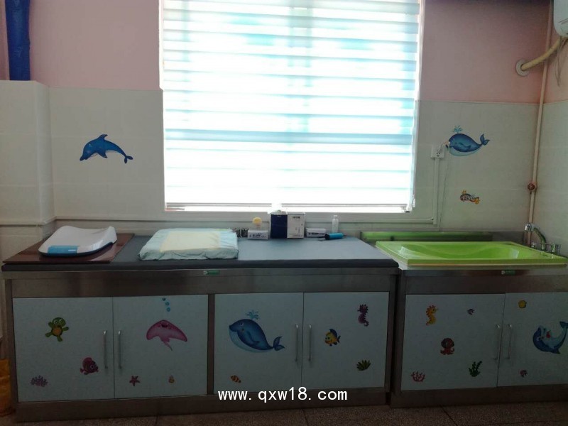 醫(yī)用洗嬰護理臺 不銹鋼嬰兒洗澡臺 新生兒洗澡池盆