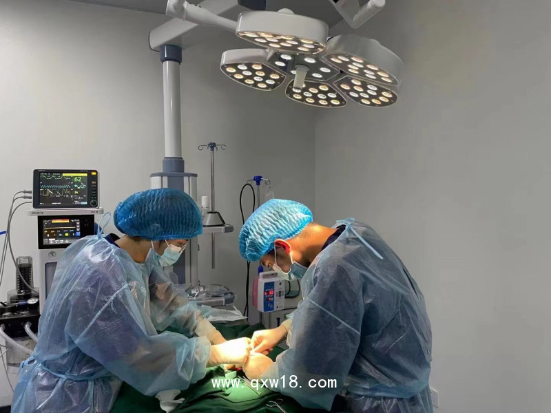 醫(yī)用手術(shù)無(wú)影燈