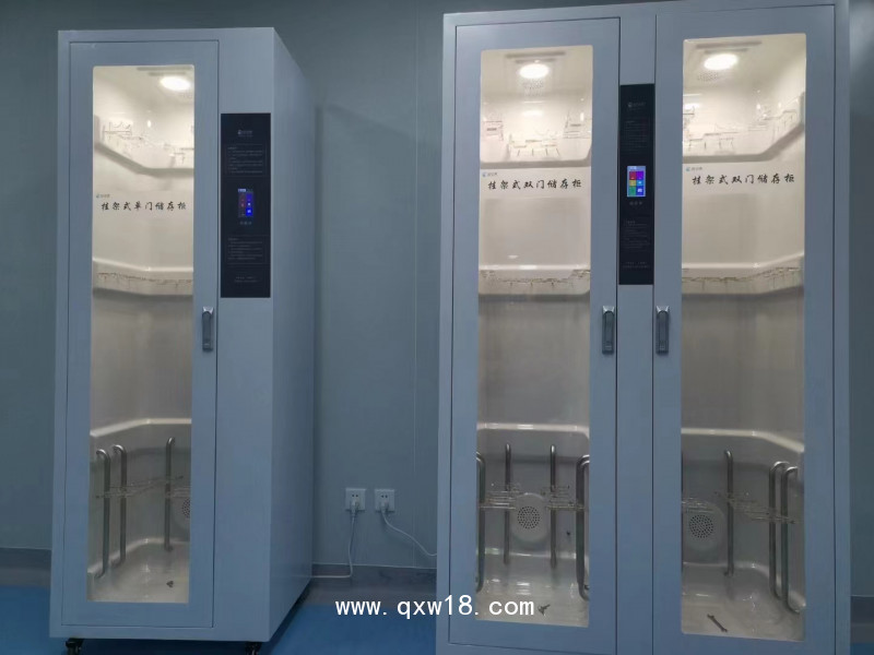 掛架式雙門儲(chǔ)鏡柜