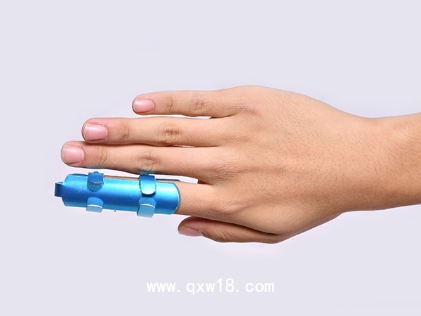 手指骨折固定夾板指關(guān)節(jié)彎曲變形矯正器醫(yī)用指骨骨折康復(fù)固定支具