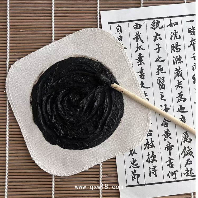 現(xiàn)貨膏貼無紡布老黑膏貼頸椎膝蓋關(guān)節(jié)膏藥肩周發(fā)熱大膏貼 東進(jìn)藥業(yè)